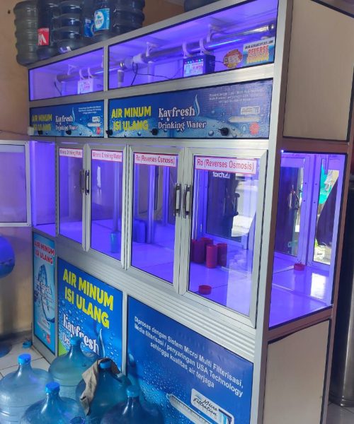 Mesin depot air minum dari AZS Water Filter yang digunakan untuk menghasilkan air minum berkualitas tinggi di Tuban.
