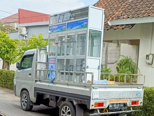 AZS Water Filter kembali membuktikan profesionalismenya dalam pemasangan Depot Air Minum Isi Ulang (DAMIU) di Jogja, kali ini di Sindu Kidul, Argorejo, Sedayu. Mas Wawan, salah satu klien kami, merasa sangat puas dengan pelayanan dan hasil pemasangan DAMIU mineral di rumahnya. Bisnis air minum isi ulang ini menjadi solusi cerdas untuk kebutuhan harian masyarakat, sekaligus peluang usaha menguntungkan bagi pemilik usaha