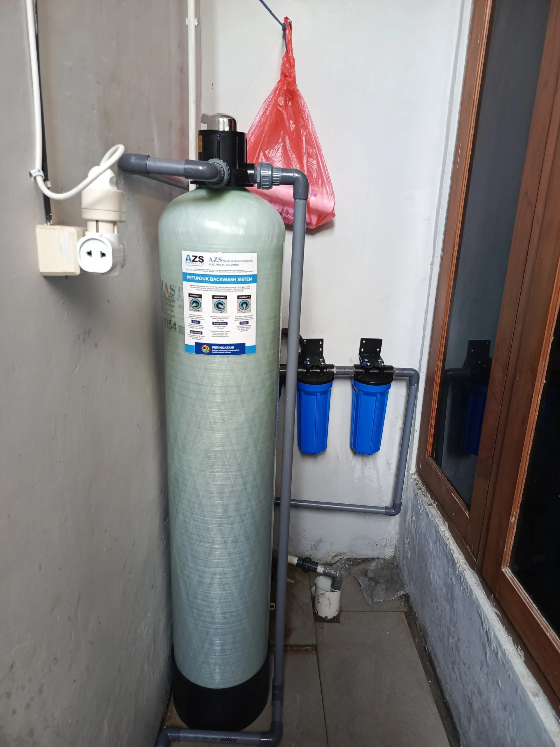Pemasangan filter air 1054 oleh teknisi di rumah Bapak Dewa, Banguntapan Bantul – solusi air keruh menjadi jernih dan layak pakai.