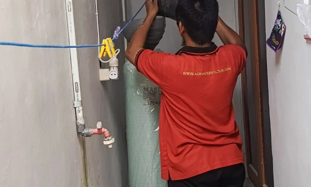 Pemasangan filter air 1054 oleh teknisi di rumah Bapak Dewa, Banguntapan Bantul – solusi air keruh menjadi jernih dan layak pakai.