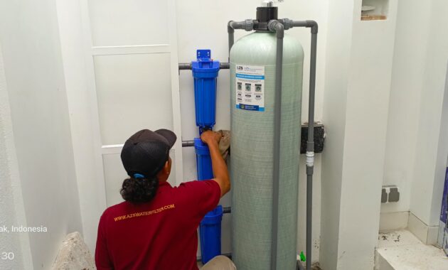 teknisi azs water filter memasang filter air 1354 di sleman