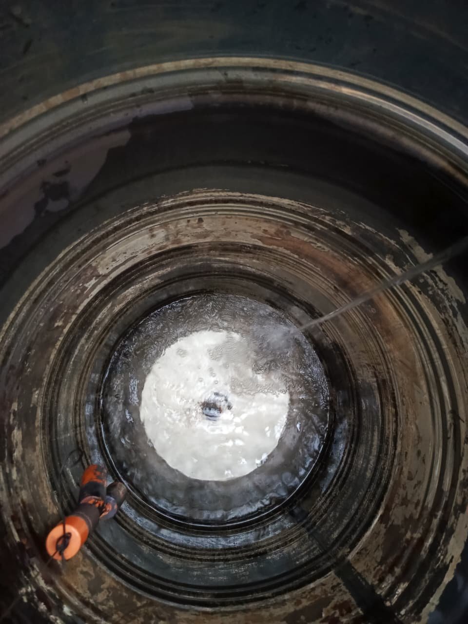 Air bersih dan jernih siap diminum dari filter air rumah AZS