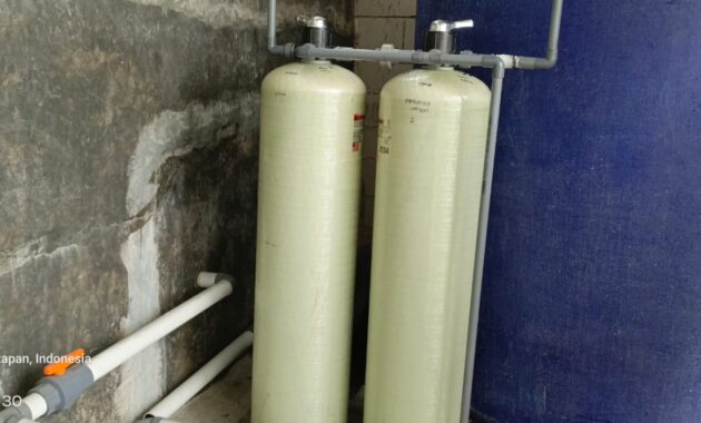 Tabung filter air sebelum dan sesudah diganti media filtrasi baru