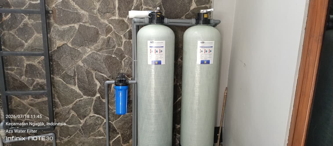 Proses instalasi tabung filter air 1354 di Kost Eksklusif Ngaglik Sleman