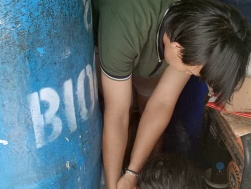 Penggantian media filter 1872 untuk IPAL di Sate Ratu Condongcatur, Sleman membantu menjaga performa sistem pengolahan air limbah agar tetap optimal.