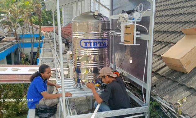 Proses Pemasangan mesin RO 500 GPD di RS Harapan Magelang oleh teknisi