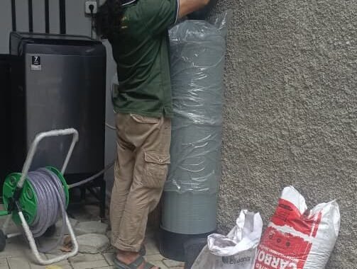 Teknisi Memasang Filter Penjernih Air 1354 di Kost Wedomartani Teknisi memasang filter penjernih air 1354 di kost Wedomartani Sleman