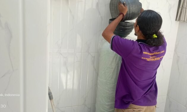 Teknisi Memasang Filter Penjernih Air 1354 di Villa Ngemplak Teknisi memasang filter penjernih air 1354 di villa Ngemplak