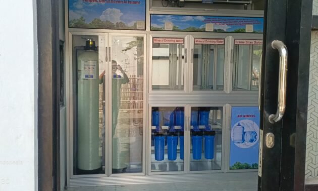 Instalasi mesin depot air minum mineral lengkap dengan tabung filter dan sistem pengisian di Brebes