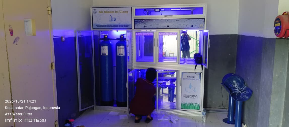 Lemari etalase pengisian depot air minum DAMIU mineral higienis di Rutan Bantul